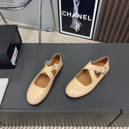 Alaila Criss Cross Ballet Flats In Beige Glossy Calfskin 996031