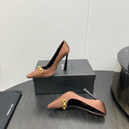 HIGH PUMPS IN TOFFEE BROWN SILK ATTACHED GOLD CHAIN