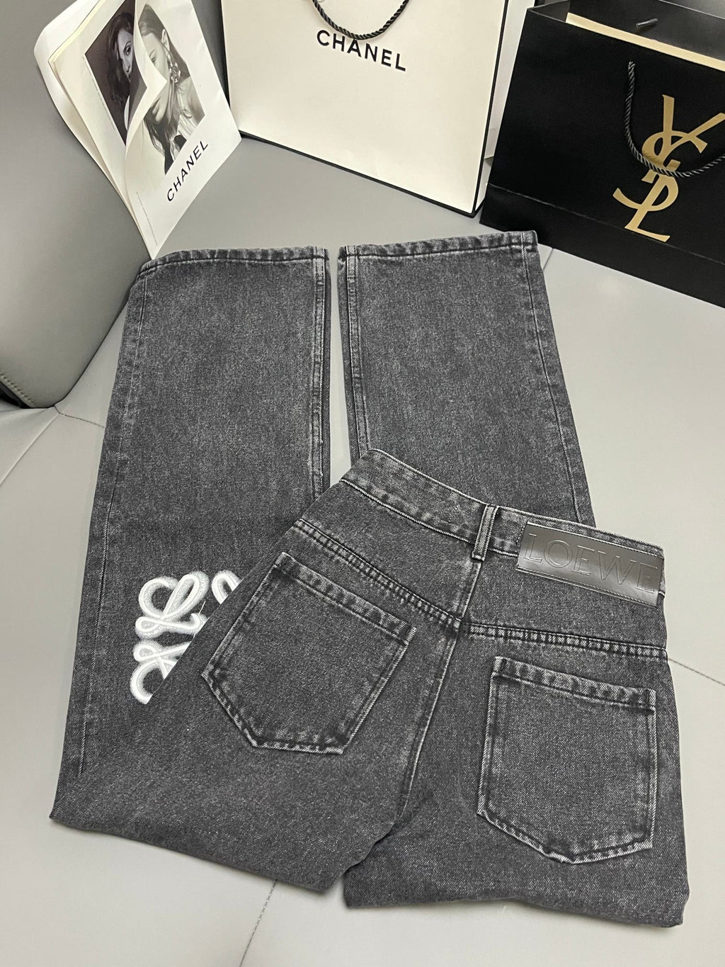 Loew White Anagram Dark Grey Jean