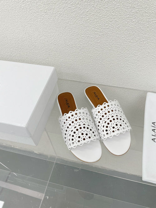 ALAIA VIENNE FLAT MULES IN WHITE LAMBSKIN