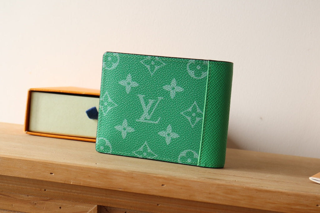 LV M30995 Multiple Wallet Green Monogram Canvas & Taïga Leather 180059
