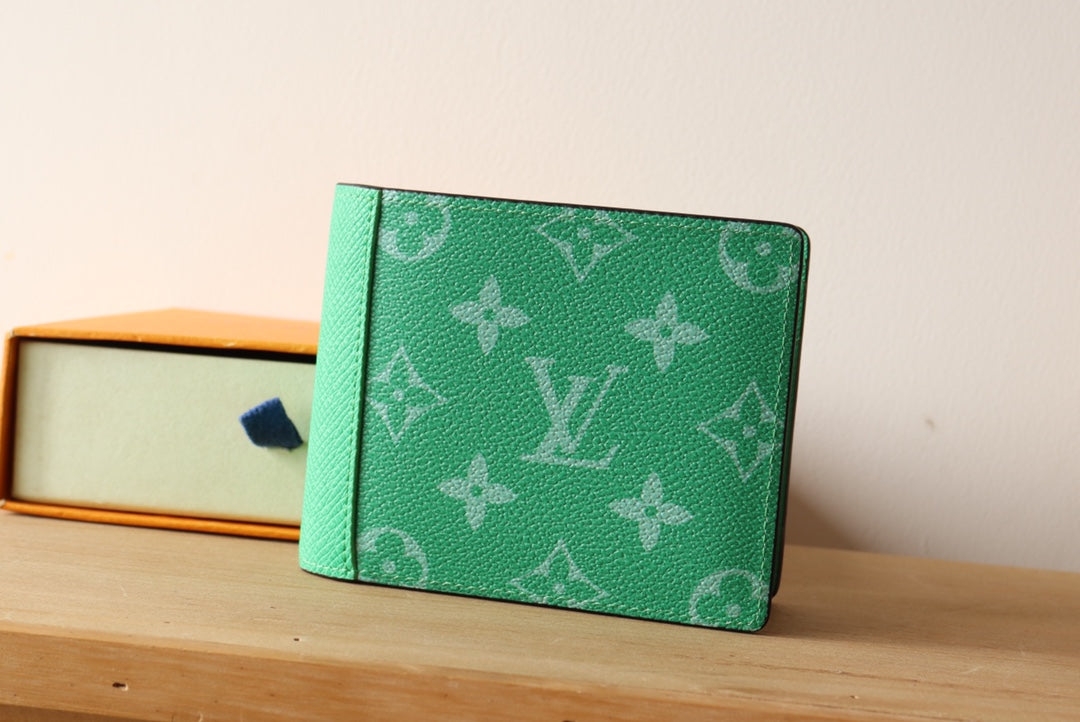 LV M30995 Multiple Wallet Green Monogram Canvas & Taïga Leather 180059