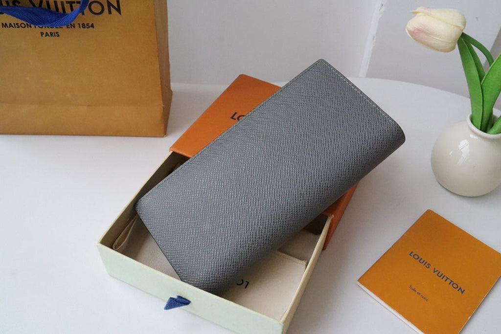 LV M11580 Brazza Wallet Gray Blue Cowhile 224132