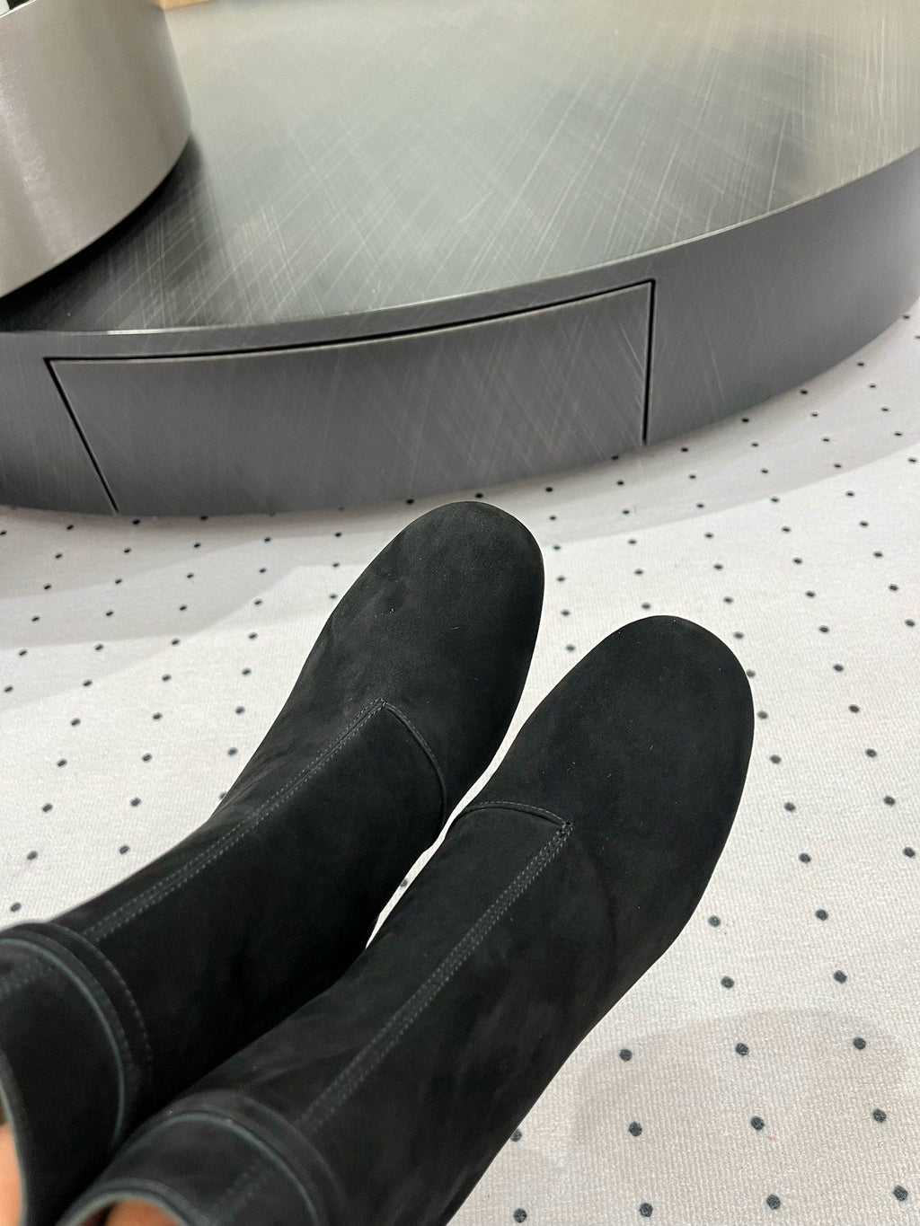 Viv Simple Elegant Boots Black Sheep Suede 365208