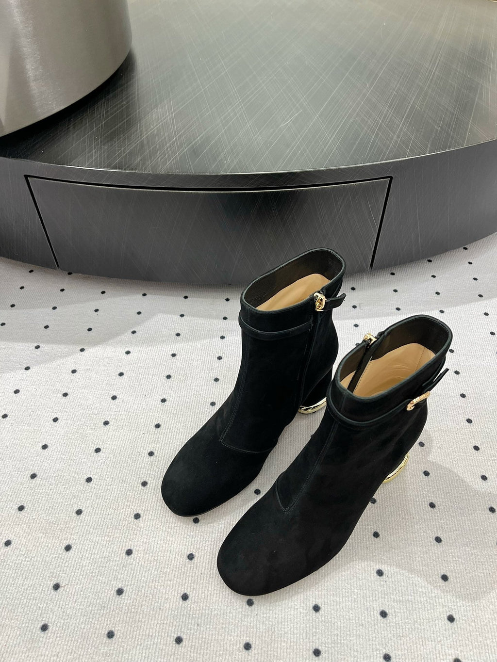 Viv Simple Elegant Boots Black Sheep Suede 365208