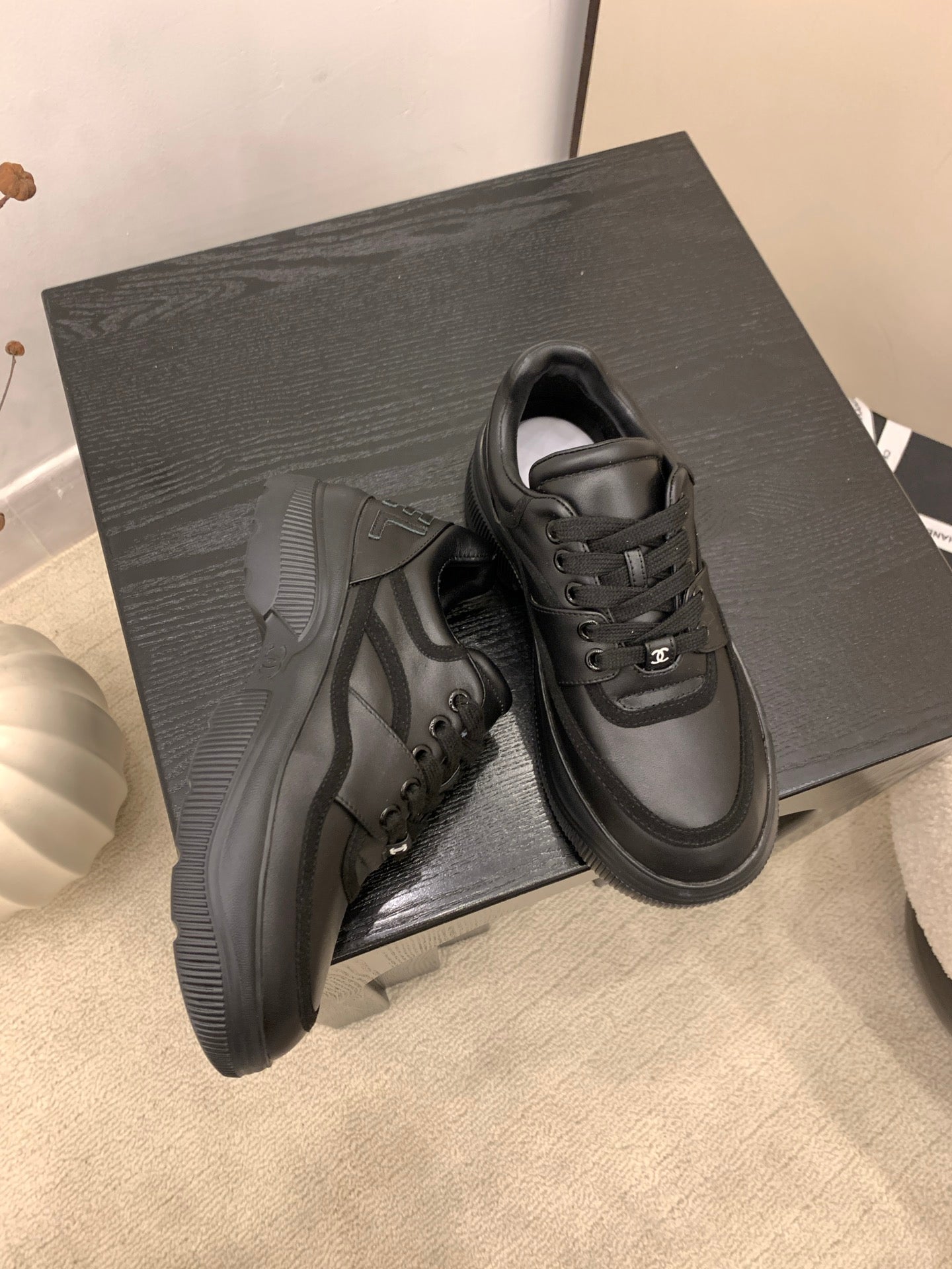 CC Alexander McQueen Sneakers Black Mmooth Calfskin 537189