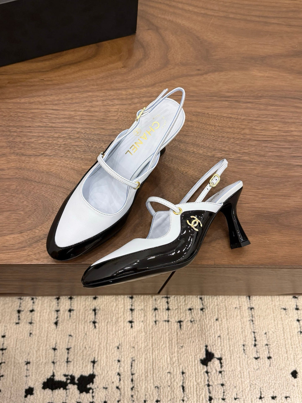 CC 26FW Slingback 7.5cm Black Grey Lambskin Patent Leather 676115