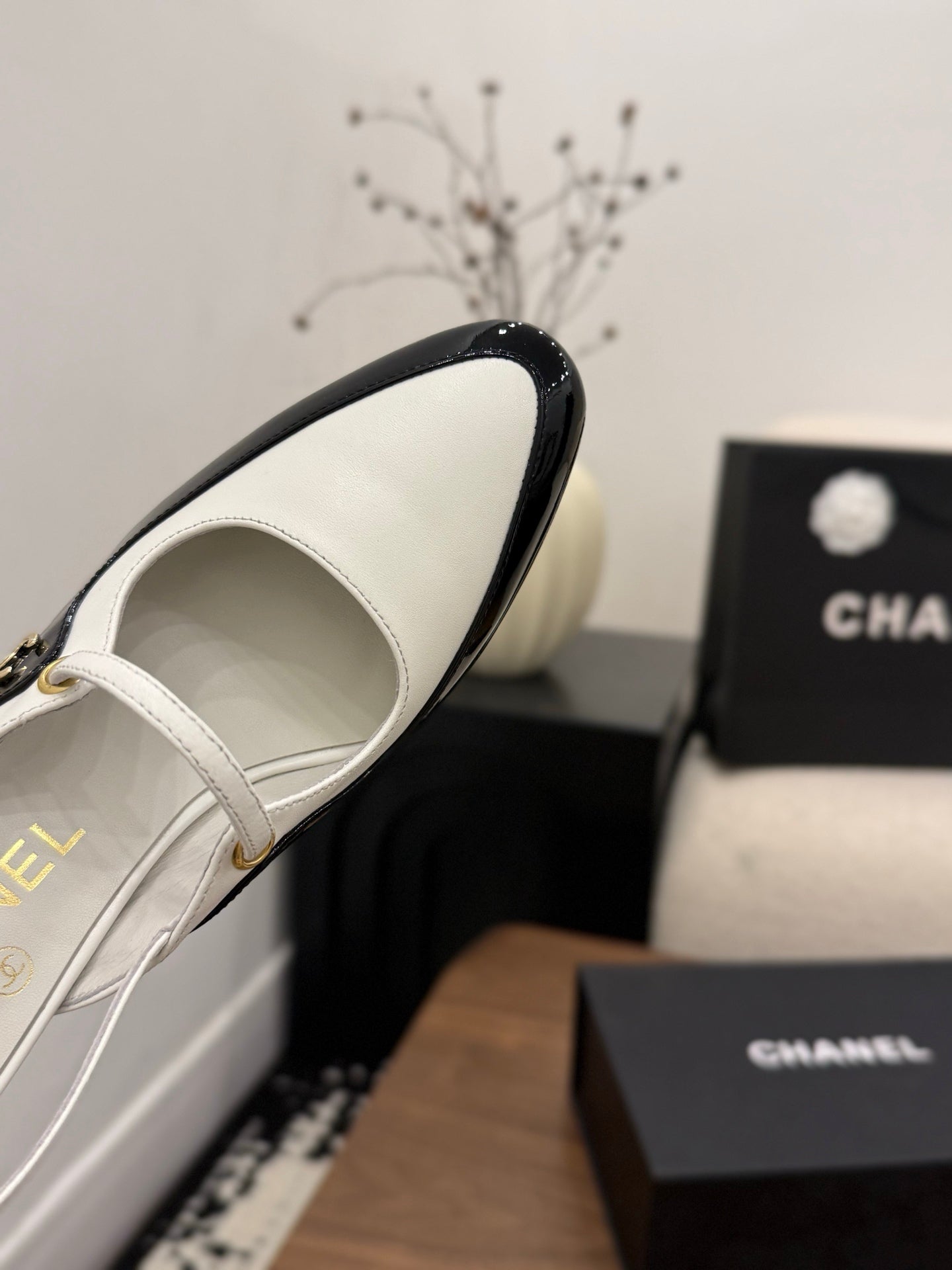 CC 26FW Slingback 7.5cm Black White Lambskin Patent Leather 676116
