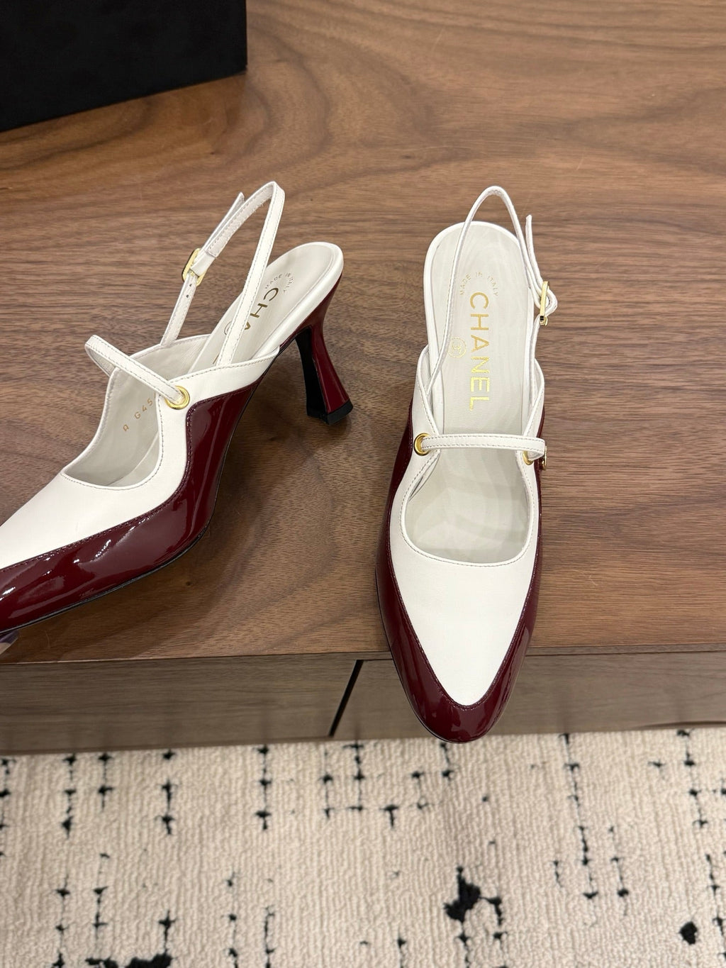 CC 26FW Slingback 7.5cm Chocolate White Lambskin Patent Leather 676117