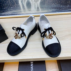 CC COMBAT OXFORD SHOES IN WHITE WRINKLED CALFSKIN AND BLACK GROSGRAIN WITH FAUX PEARL