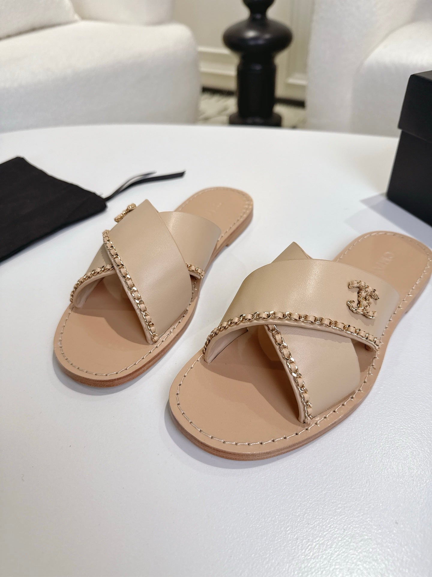 CC Cruise 2025/26 Mules Light Beige Calfskin 570317