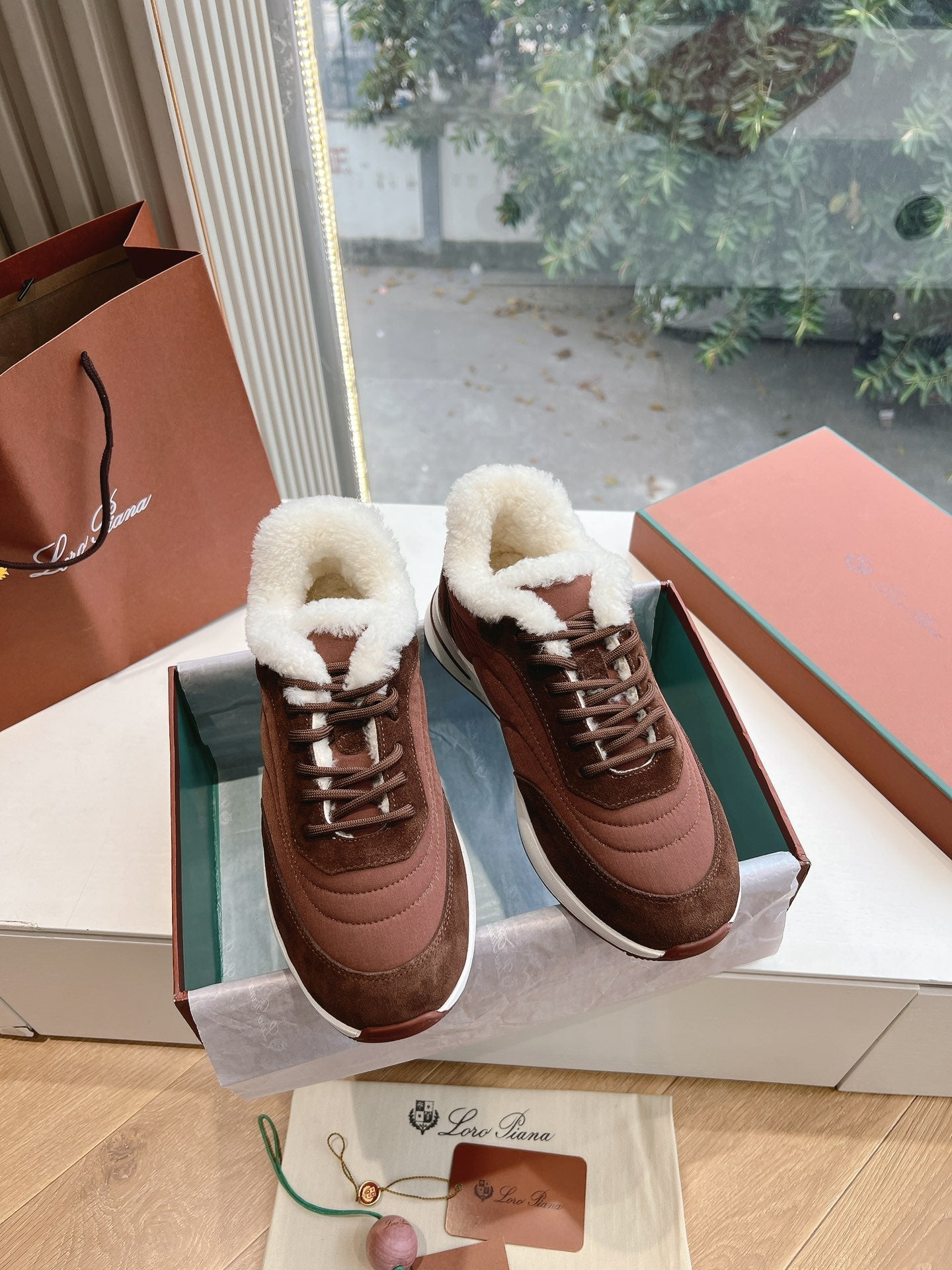 LP Weekend Walk Sneaker Coffee & Chocolate Brown Fur Suede 549511