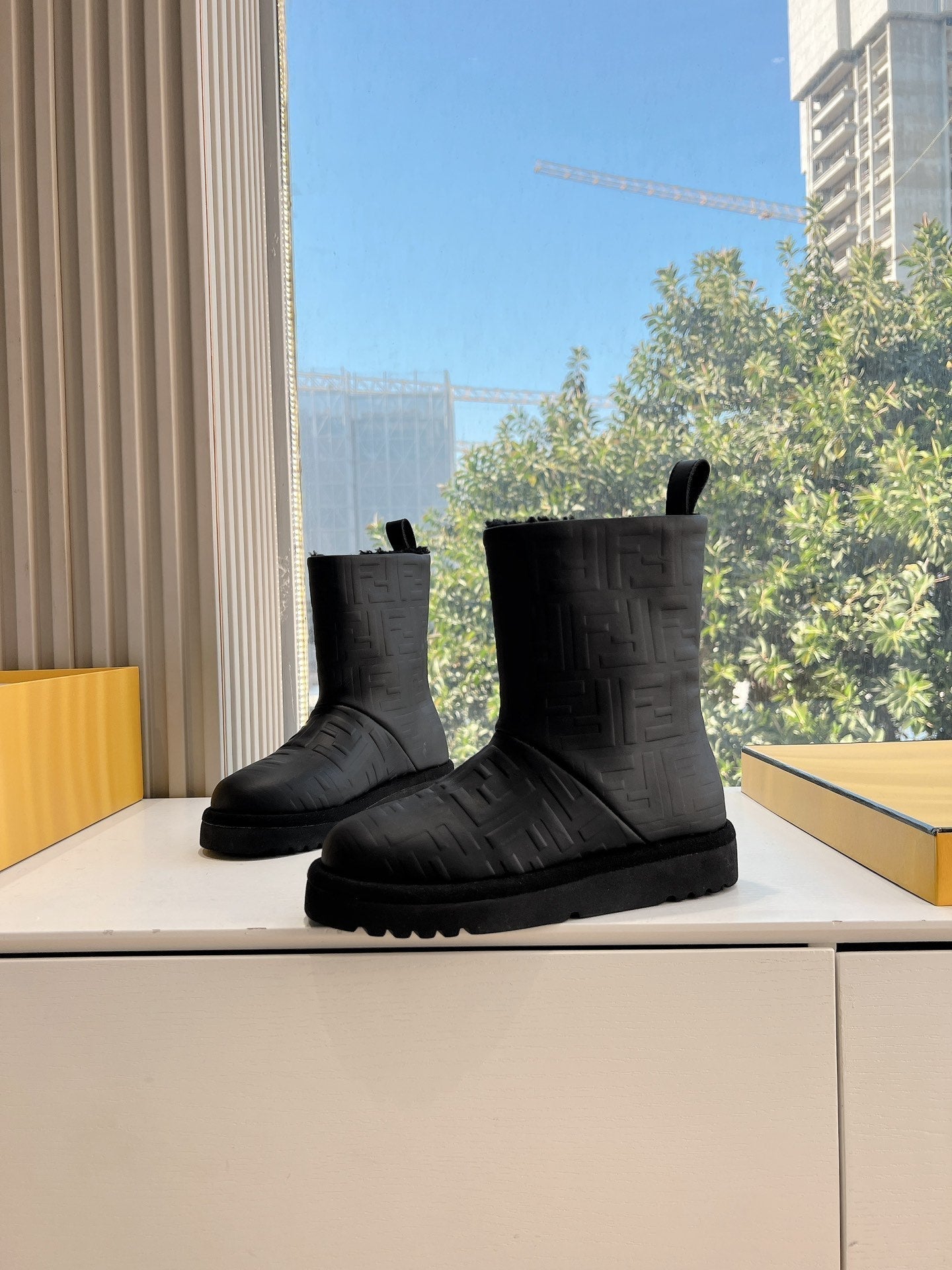 Fendi Apres Chic with FF chamois Boots Black Cowhide 475230