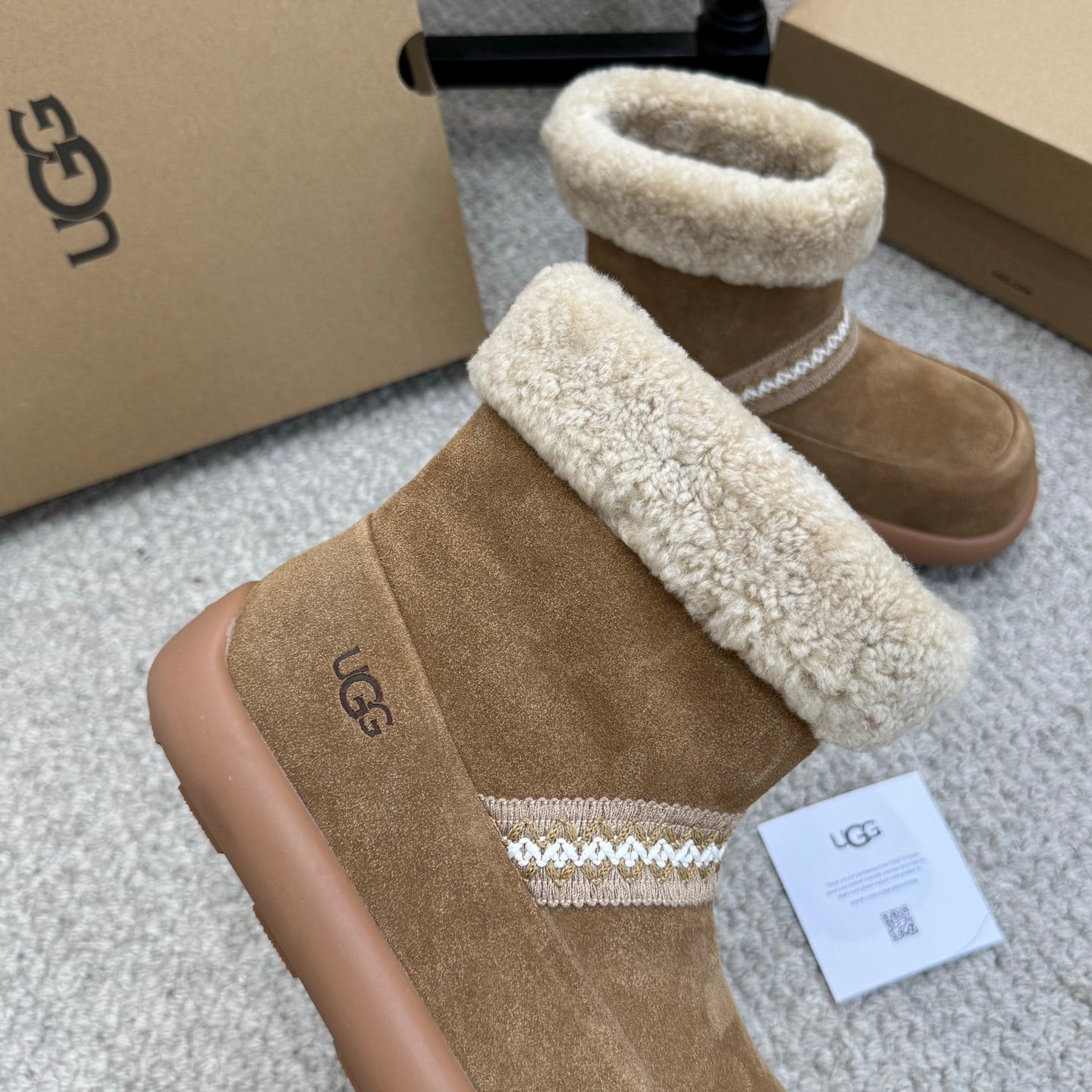 UGG 25ss Ankle Boots Brown Sheep Fur Suede 523106