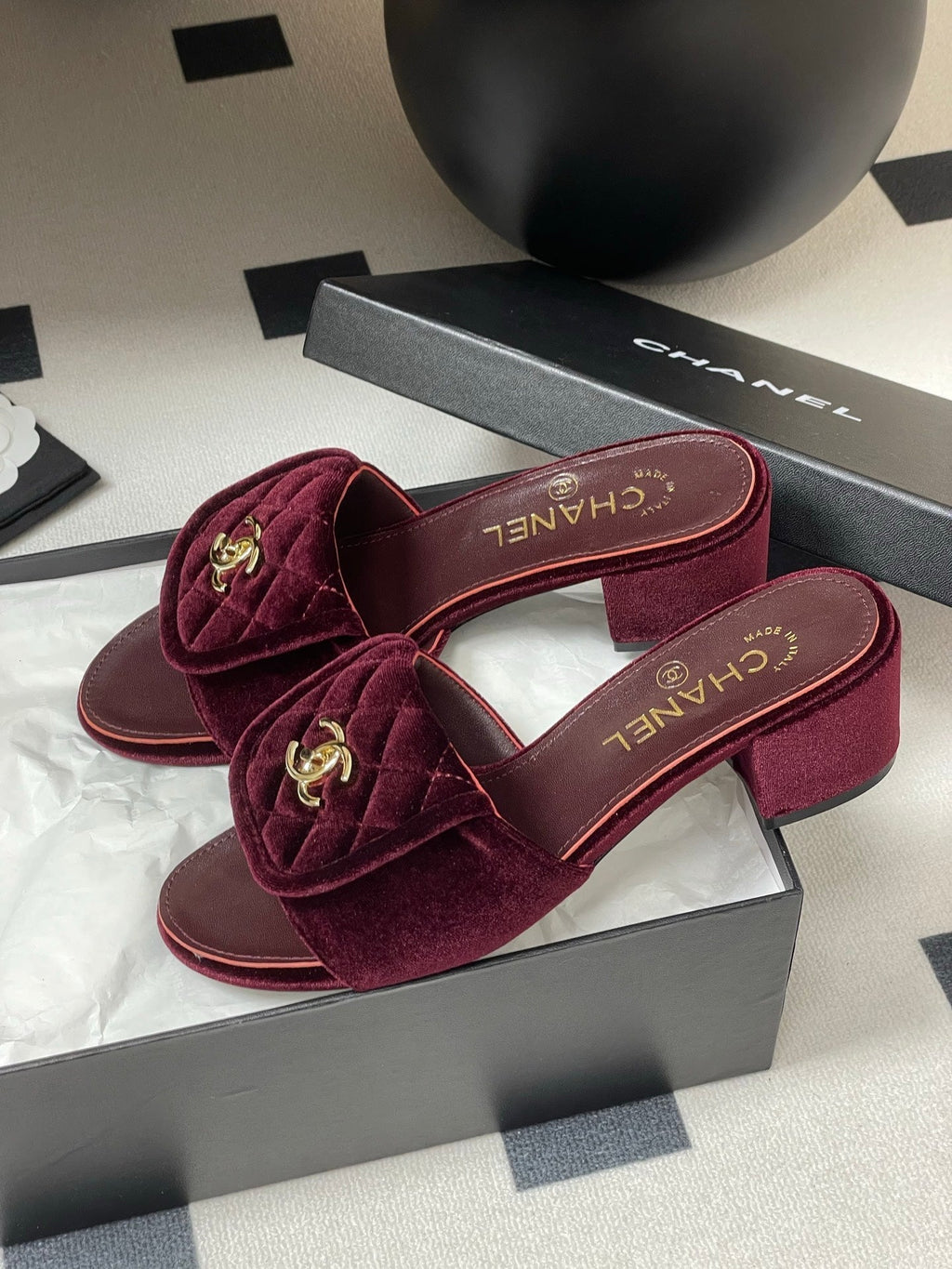 CC 25F Sandal Heel 5cm Quilted