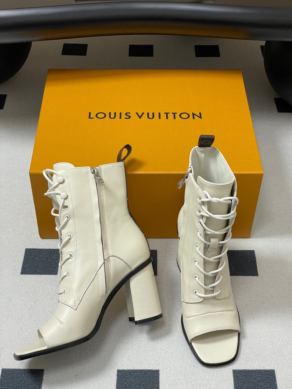 LV Berlin Open Toe Ankle Boot 85mm White Calfskin 416734