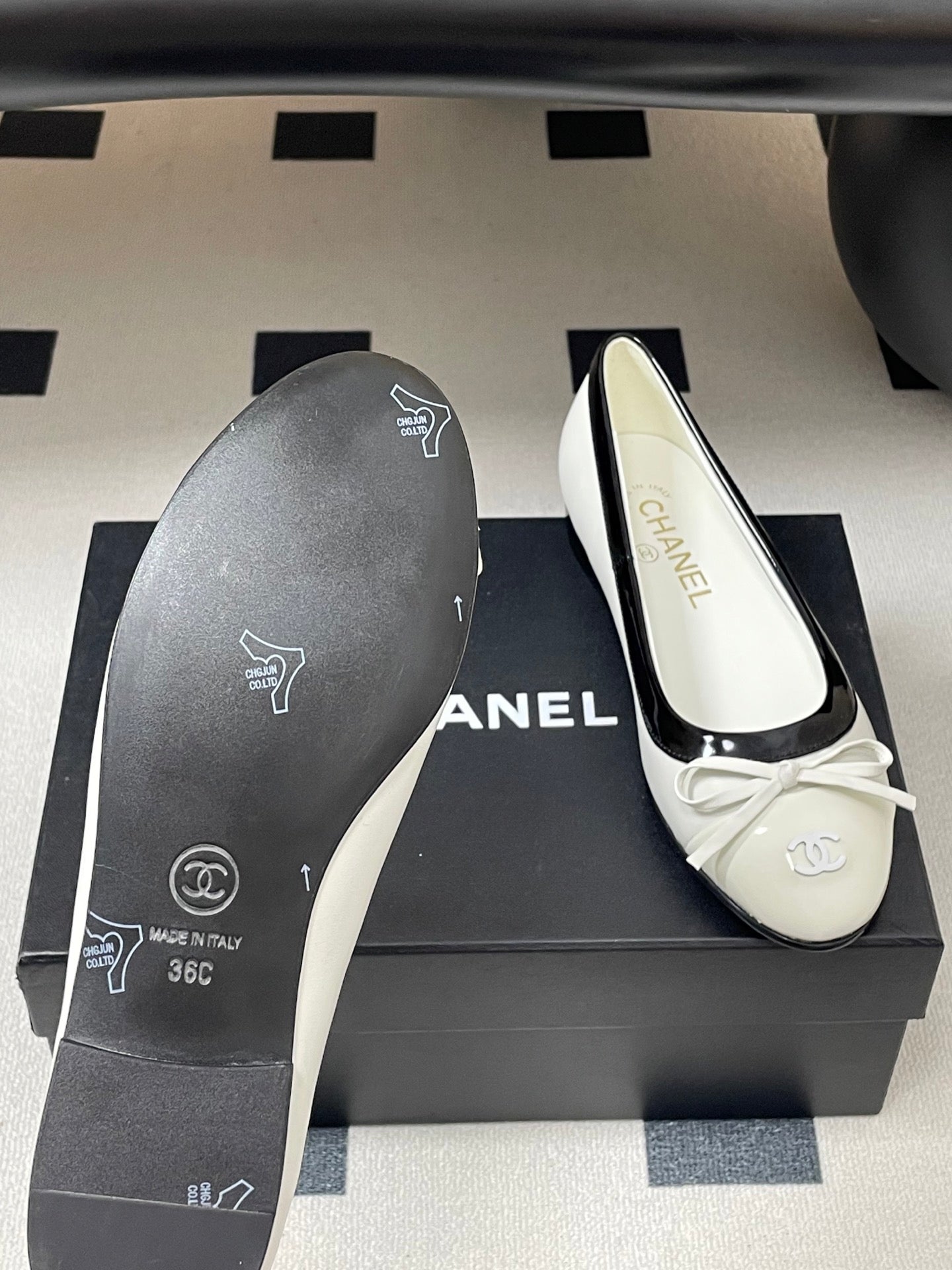 CC 25A Small Bow Ballet Flats White Mix Black Sheepskin 393966