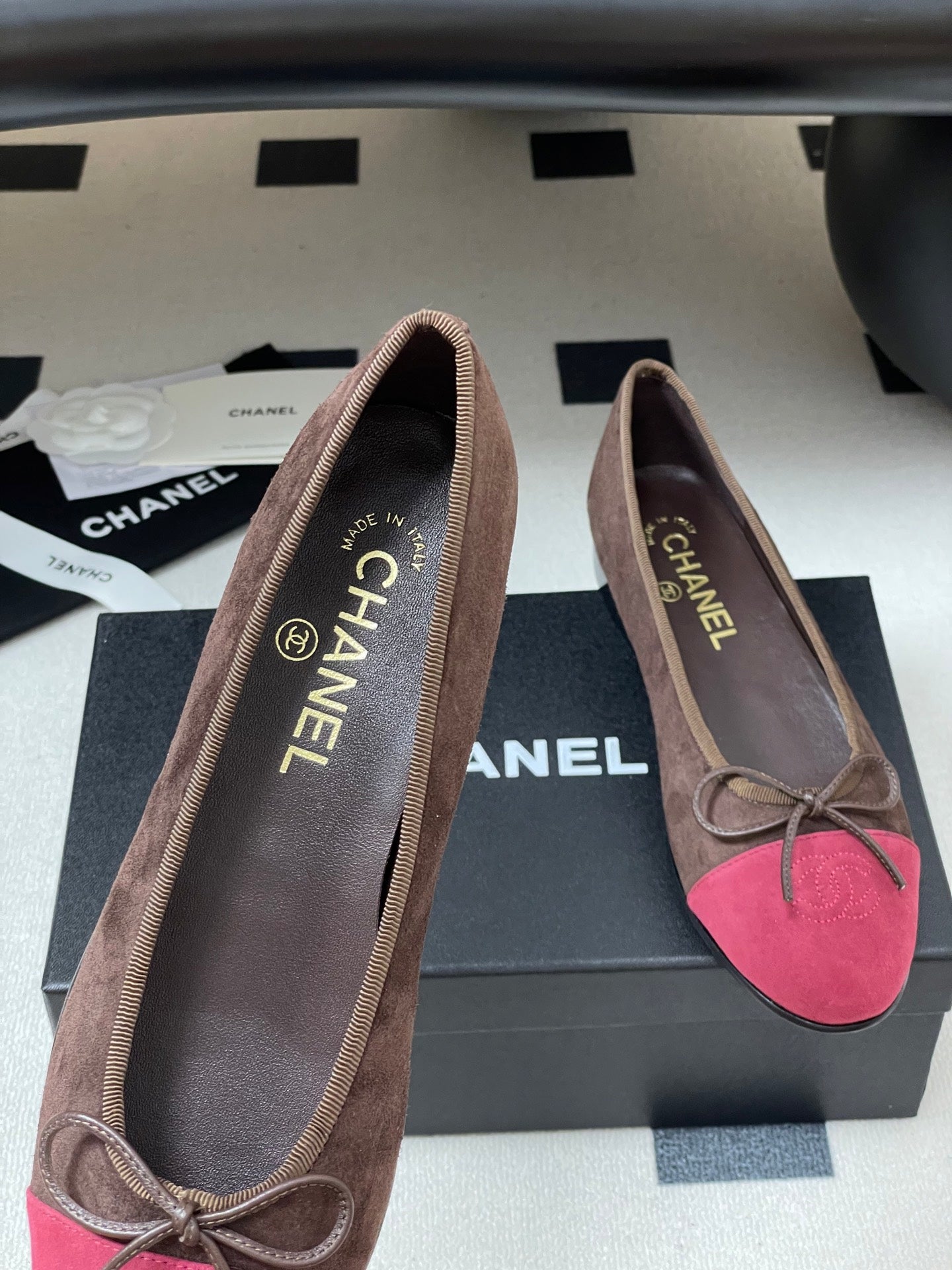 CC 25 Ballet Flat Chocolate Dark Red Suede 393996