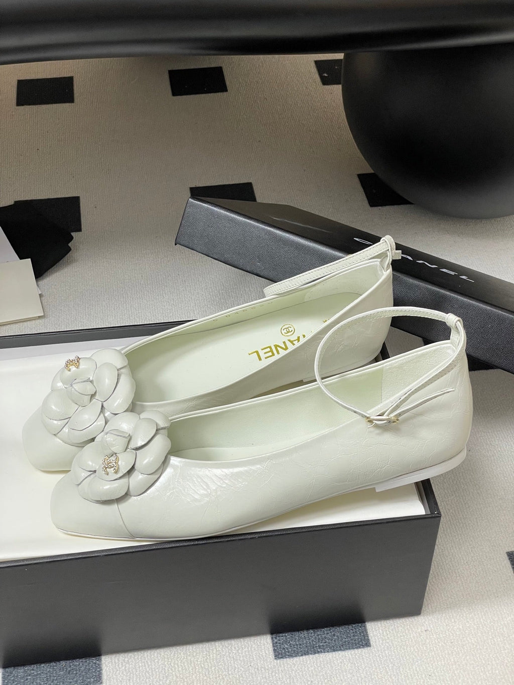 CC 25s Métiers d’art Ballet flats 10mm White Cowhide 413308