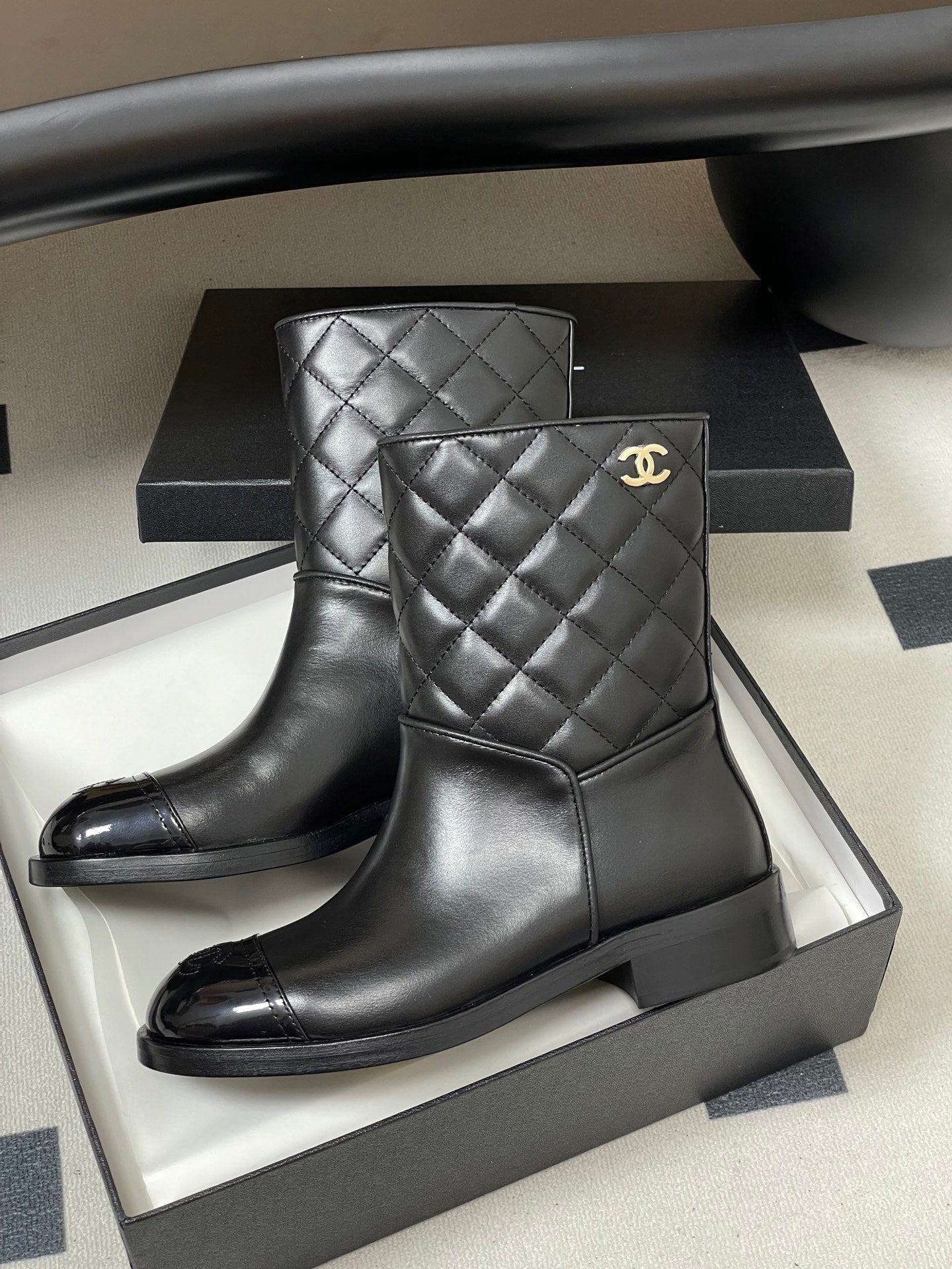 CC 25FW Double C Buckle Short Boot 25mm Black Sheepskin 423144