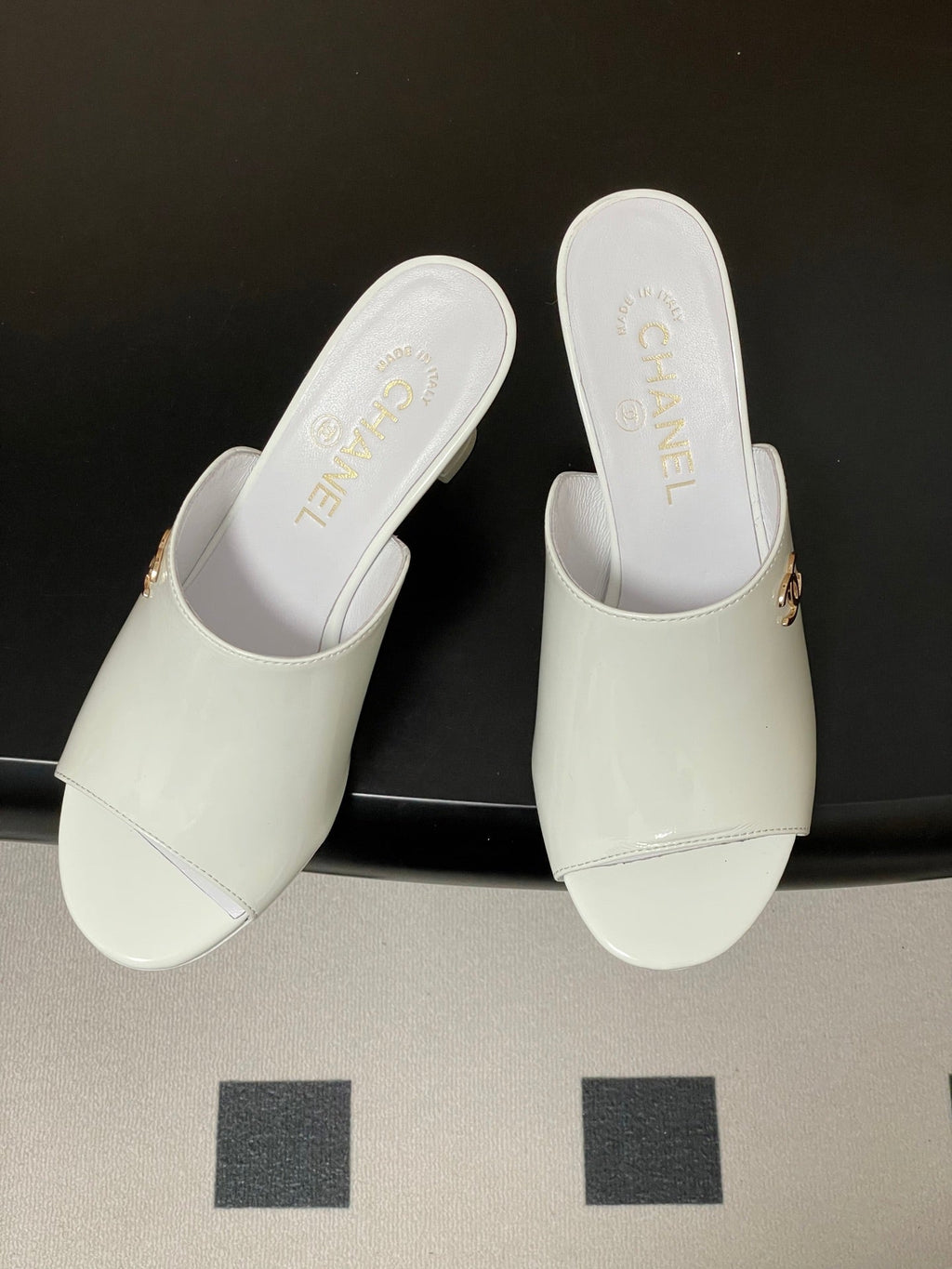 CC 26 Sandal White Patent Leather 593322