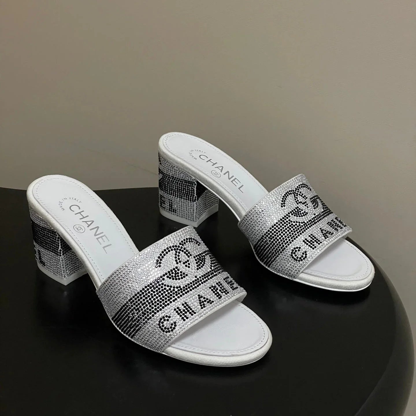 CC 26s Sandals 70 White Gray Sheepskin Rhinestones 649512