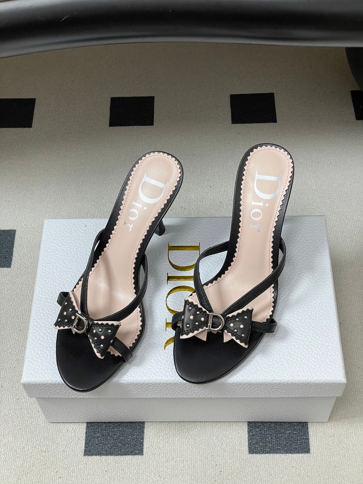 CD 26SS D'Trick Heeled Sandal 10cm Black Bow Detail Sheepskin 632581