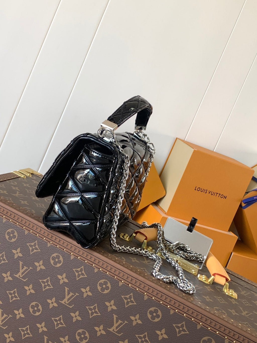 LV GO-14 MM 23cm Black Patent Leather Metal HW