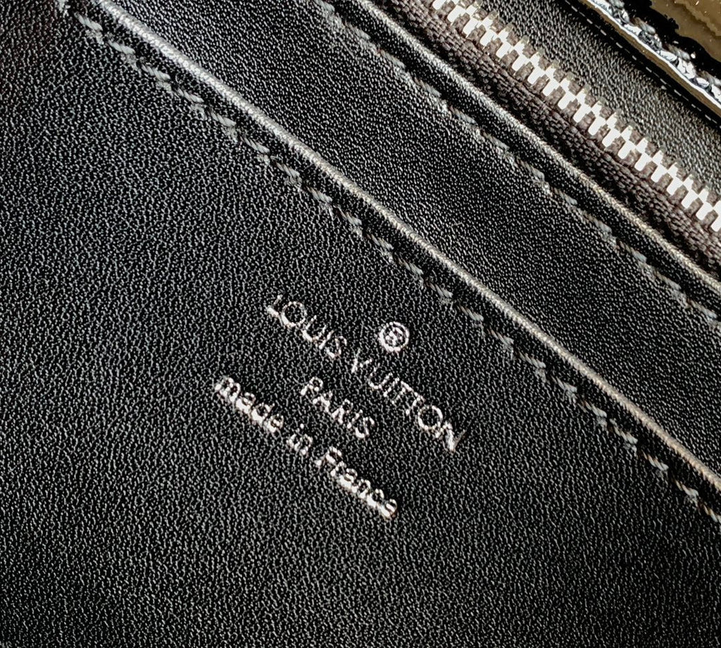 LV GO-14 MM 23cm Black Patent Leather Metal HW