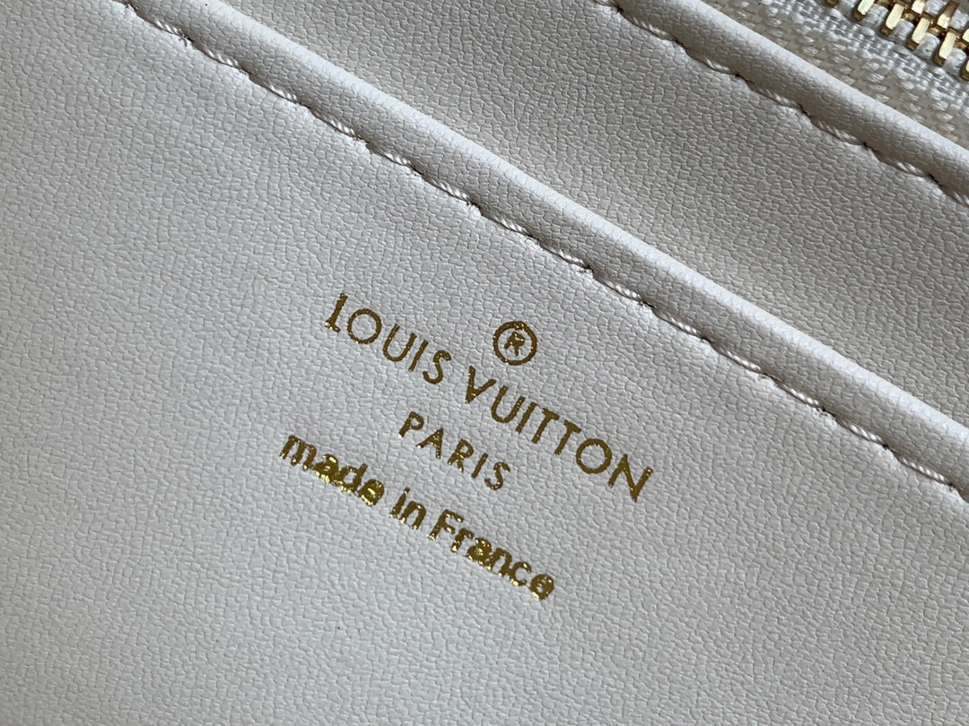 LV GO-14 MM 23cm Vanila Lambskin GHW