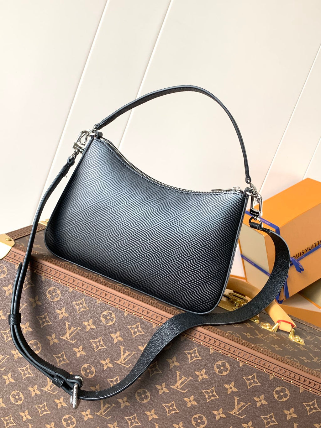 LV Hopscotch Bag 25cm Black Grained Epi Cowhide Sliver HW