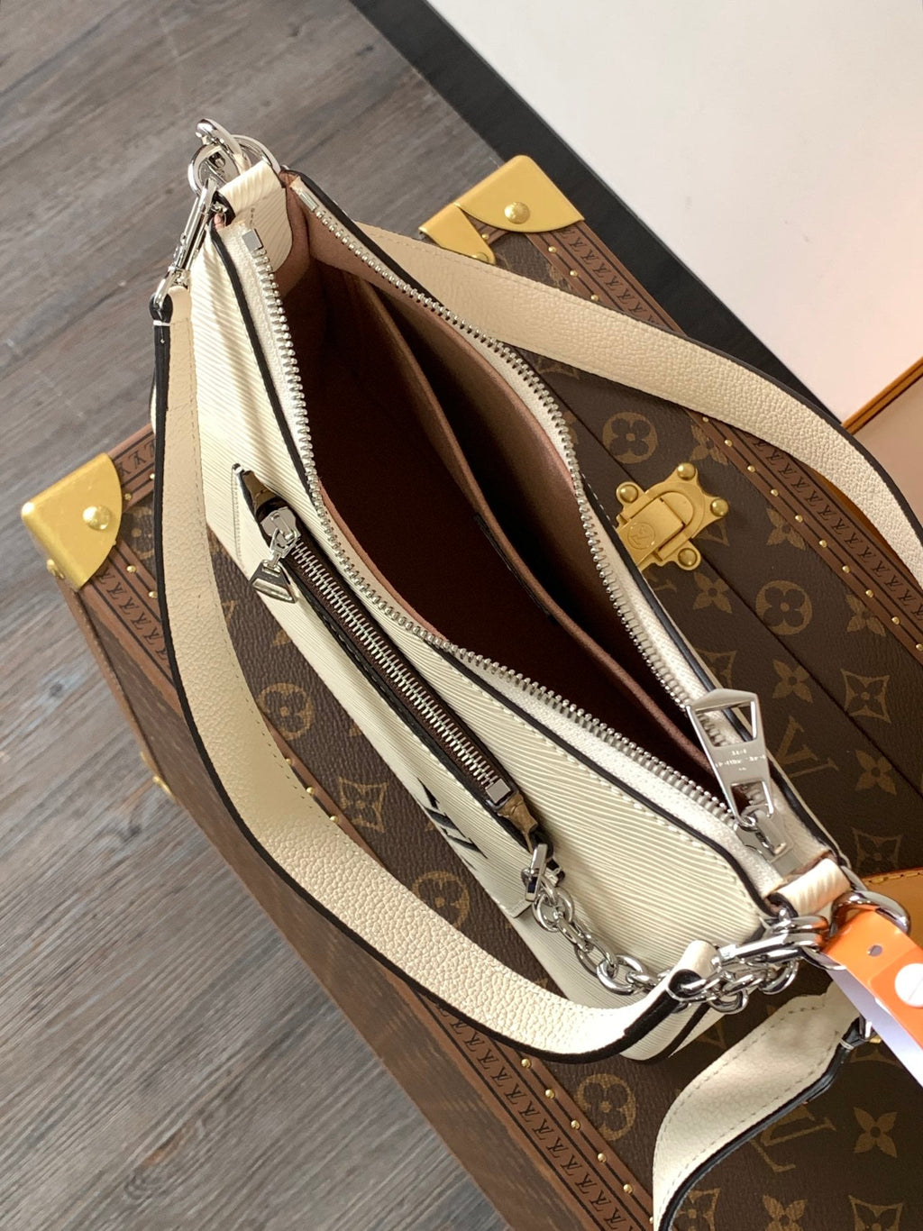 LV Hopscotch Bag 25cm White Grained Epi Cowhide Sliver HW