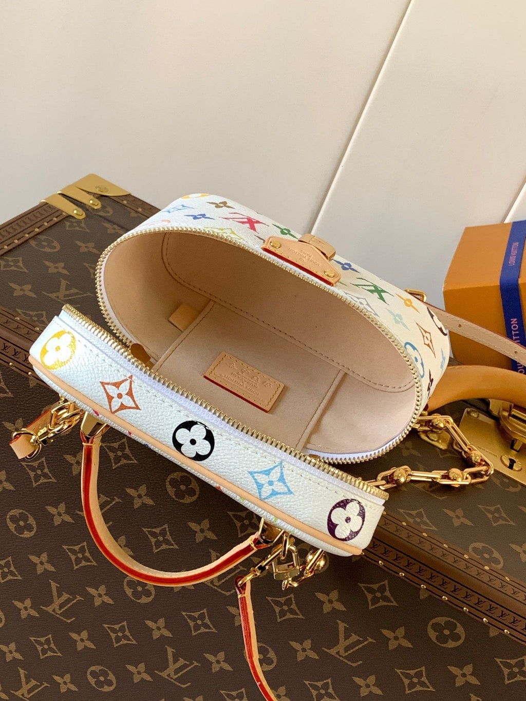 LV Vanity Chain Pouch 19cm White Beige Monogram Canvas Cowhide