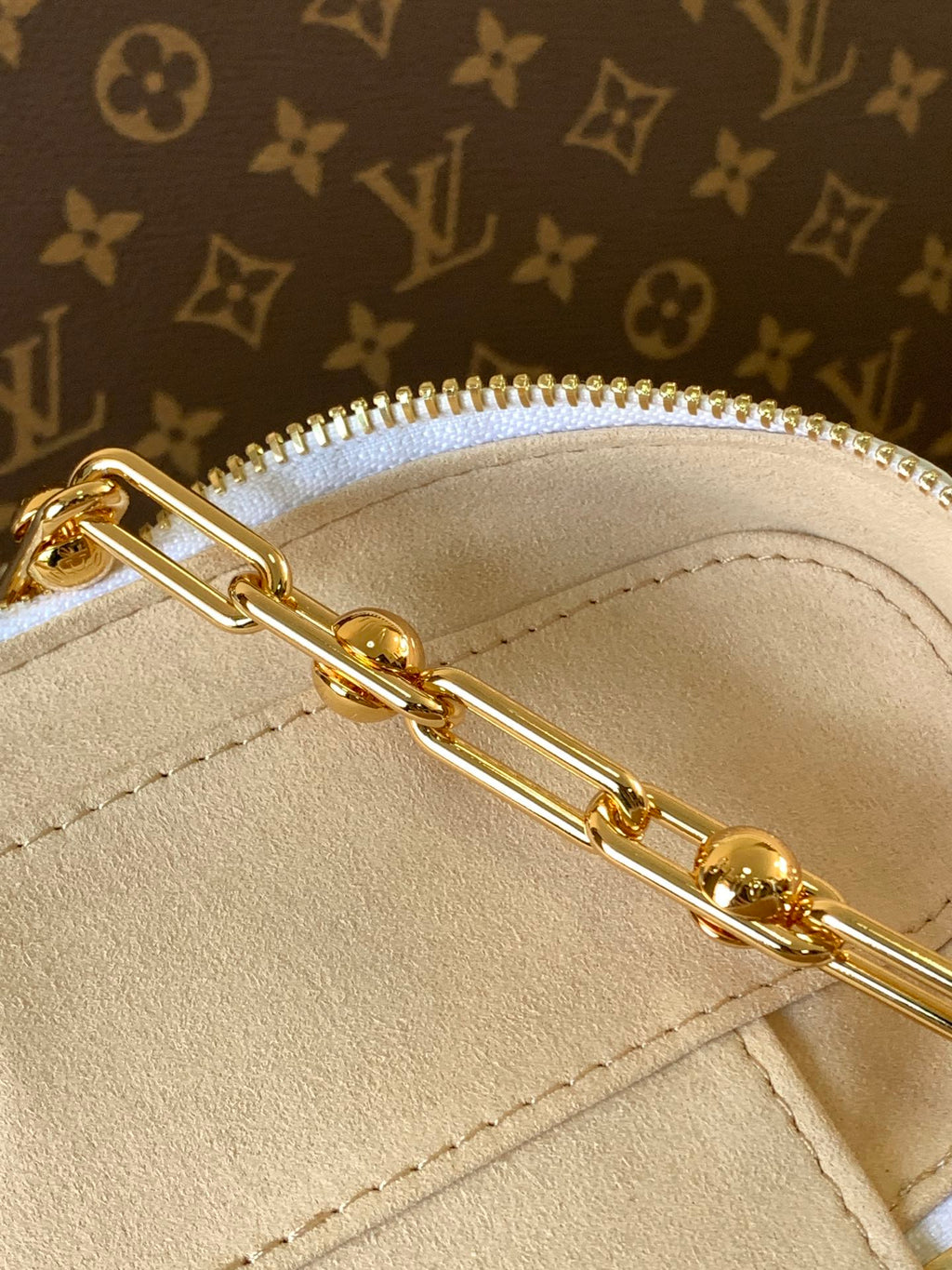 LV Vanity Chain Pouch 19cm White Beige Monogram Canvas Cowhide