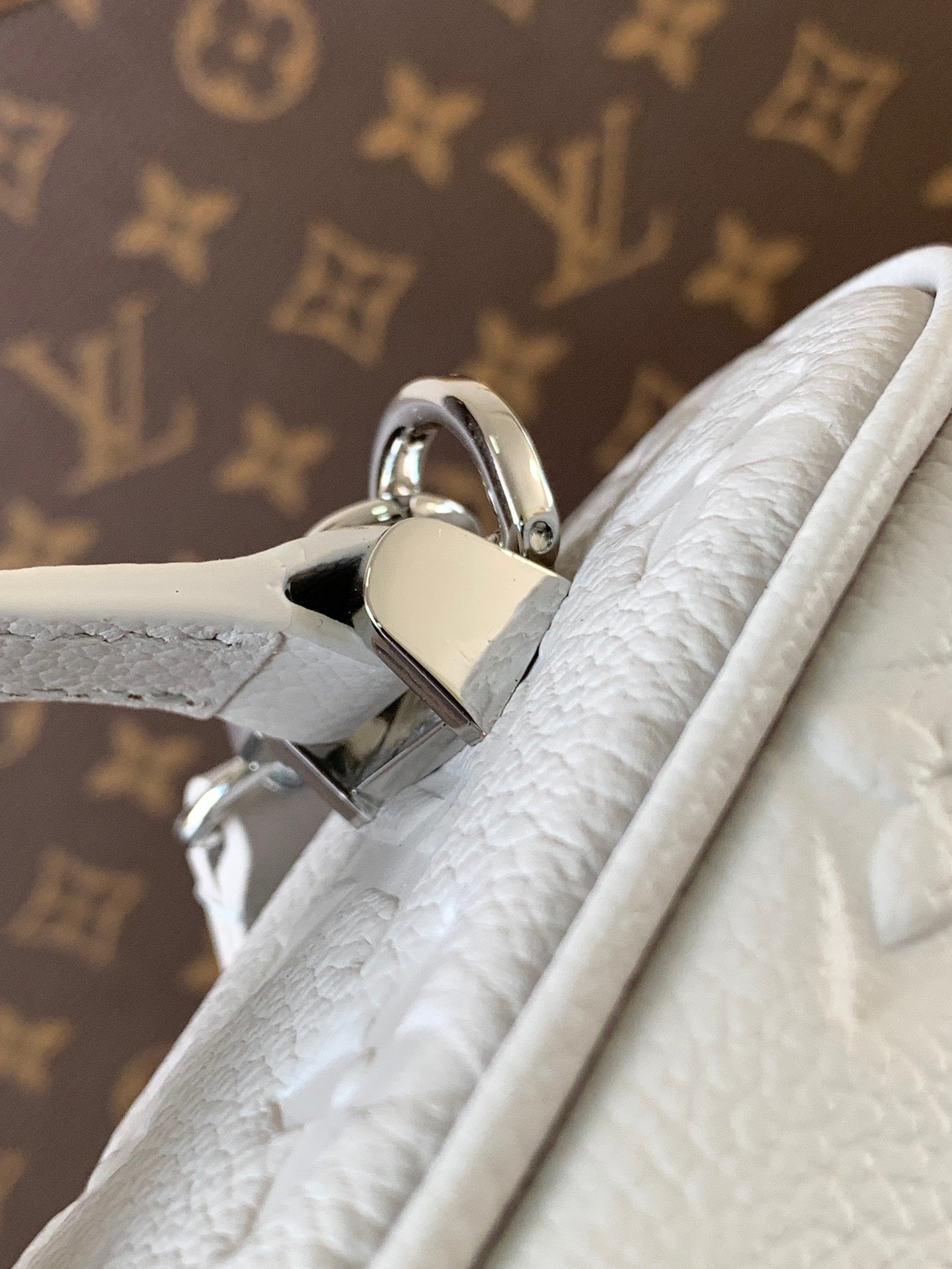 LV Vanity Chain Pouch 19cm Brume Gray Embossed Cowhide Metal HW