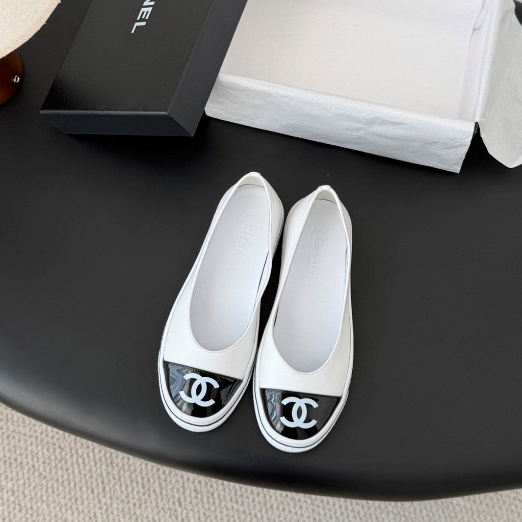 CC 26P Ballet Flat Black White Patent Leather Lambskin 670801