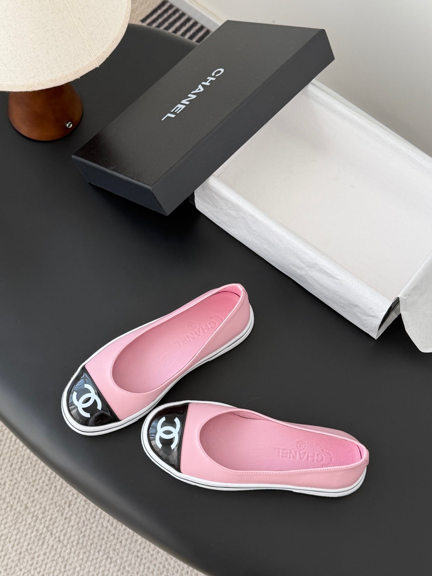 CC 26P Ballet Flat Black Pink Patent Leather Lambskin 670803