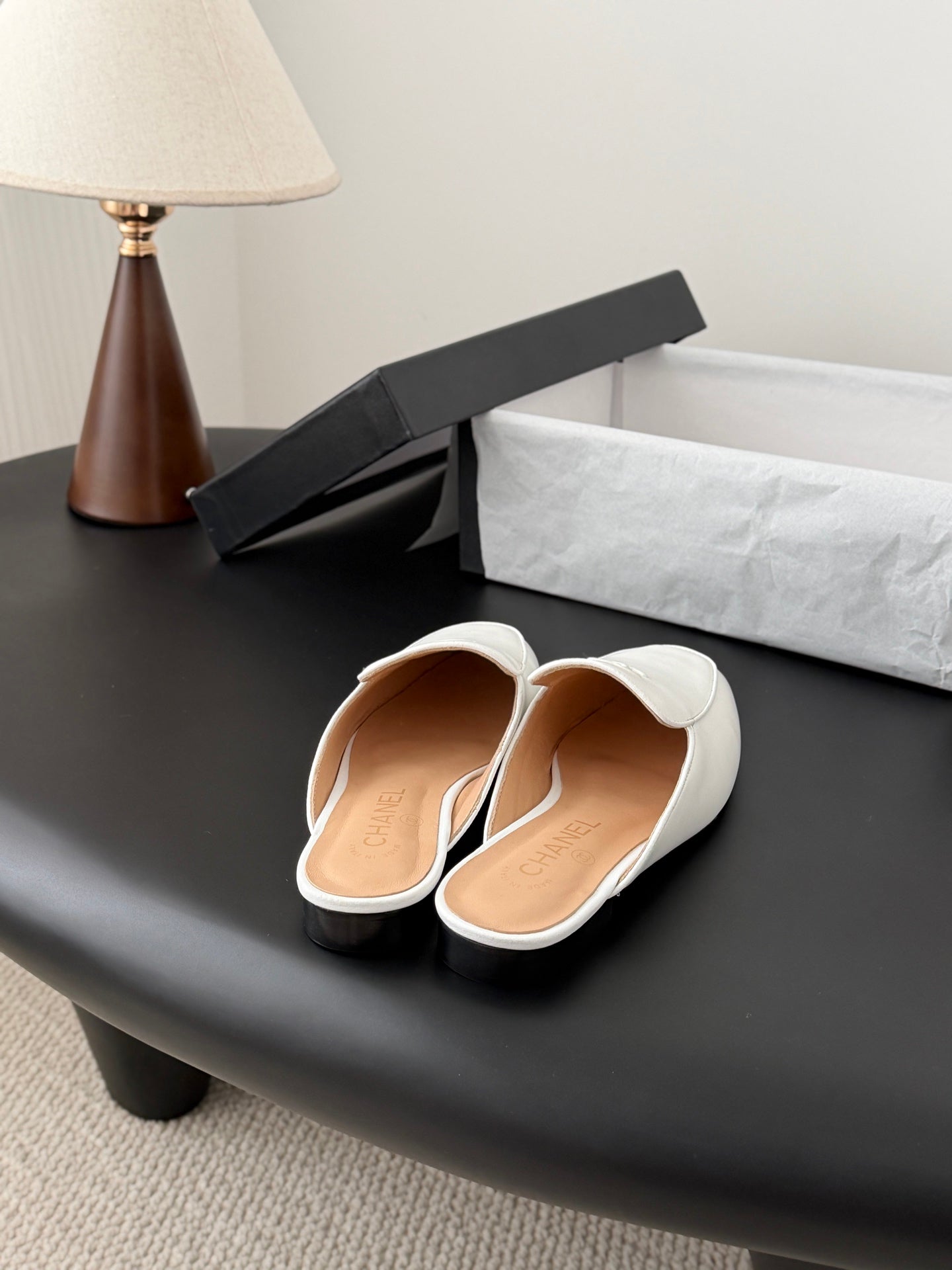 CC 26SS Loafers Mule White Lambskin 670817