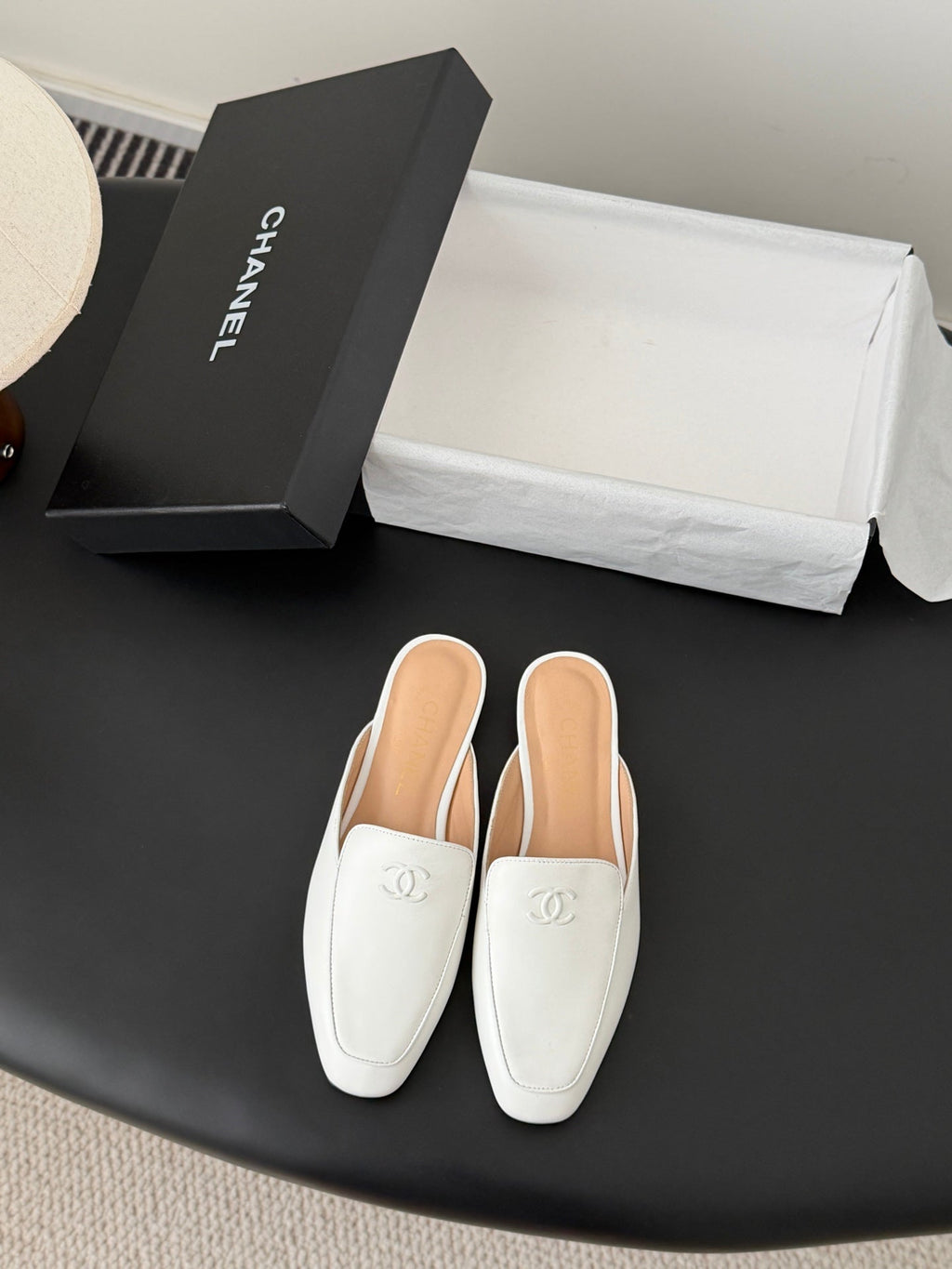 CC 26SS Loafers Mule White Lambskin 670817