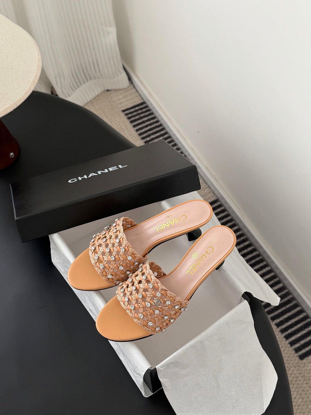 CC 26SS Sandals Beige Woven Lambskin 670631