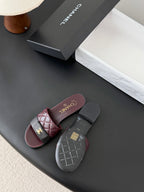 CC 26C Slippers Black Burdundy Quited Lambskin 670609