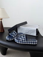 CC 26ss Slippers White Navy Blue Sheepskin Woven 670368