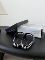 CC 26ss Slippers White Black Sheepskin Woven 670369