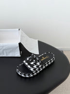 CC 26ss Slippers White Black Sheepskin Woven 670369