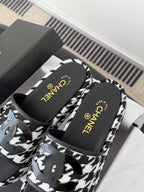 CC 26ss Slippers White Black Sheepskin Woven 670369