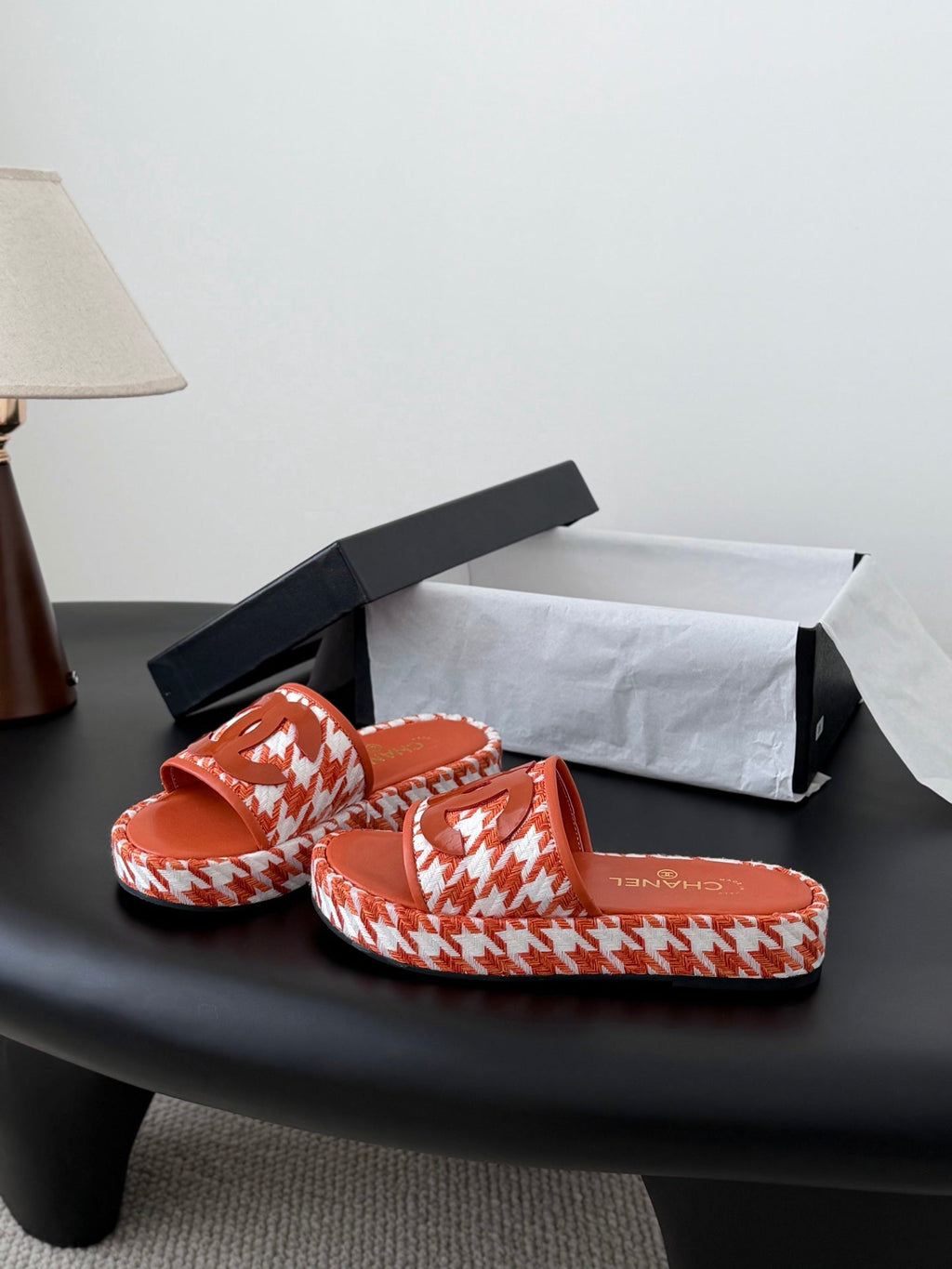 CC 26ss Slippers White Red Sheepskin Woven 670370