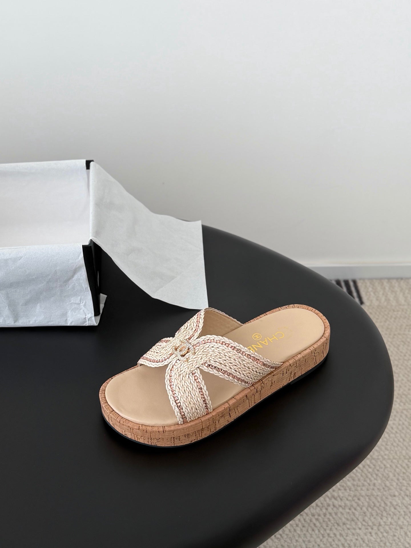 CC 26s Sandals Beige Raffia Sheepskin 670378