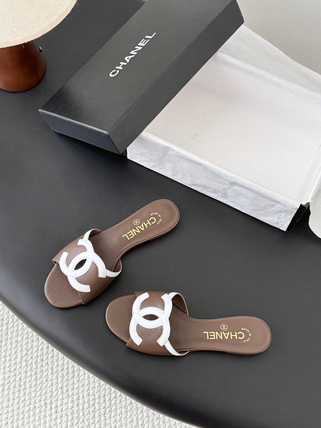 CC 2026 Flat Sandal White Brown Lambskin 675867