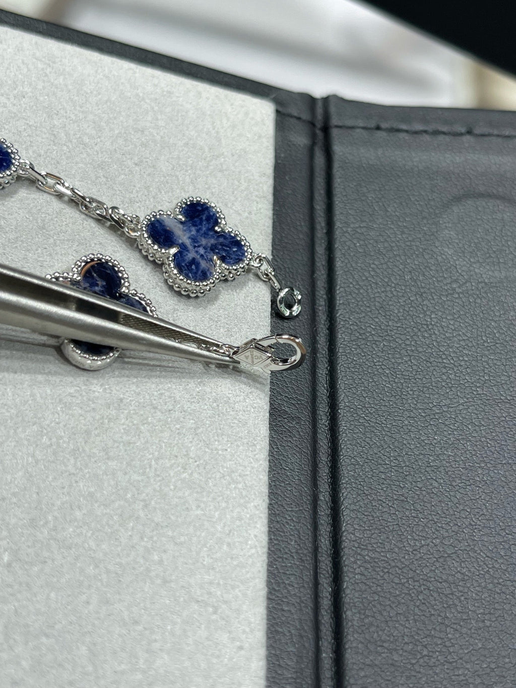 VCA Clover Deep Blue 5 Motifs Sliver Bracelet