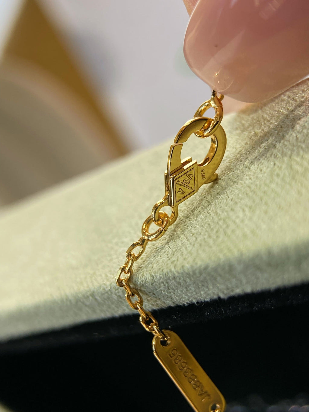VCA Clover    The Lava Foil Necklace